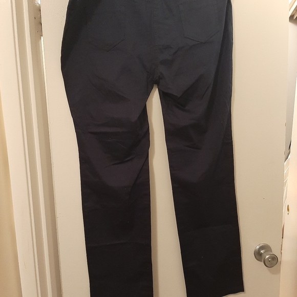 Ladies clothing - Picture 3 of 8